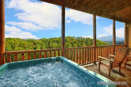 This image has an empty alt attribute; its file name is majestic-mountain-view-hot-tub-600x400-1.jpg